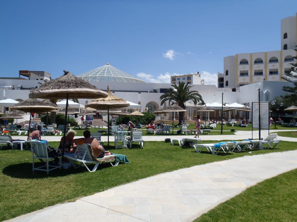 Sehr gepflegter Garten Hotel Tej Marhaba