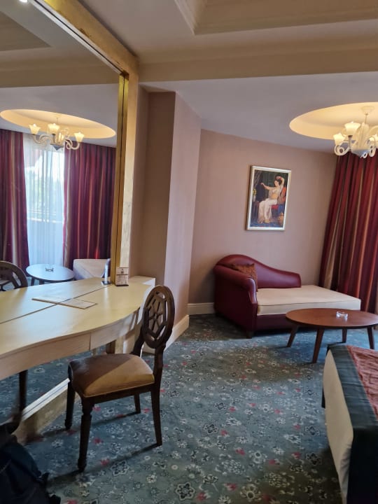 Zimmer Royal Taj Mahal Hotel