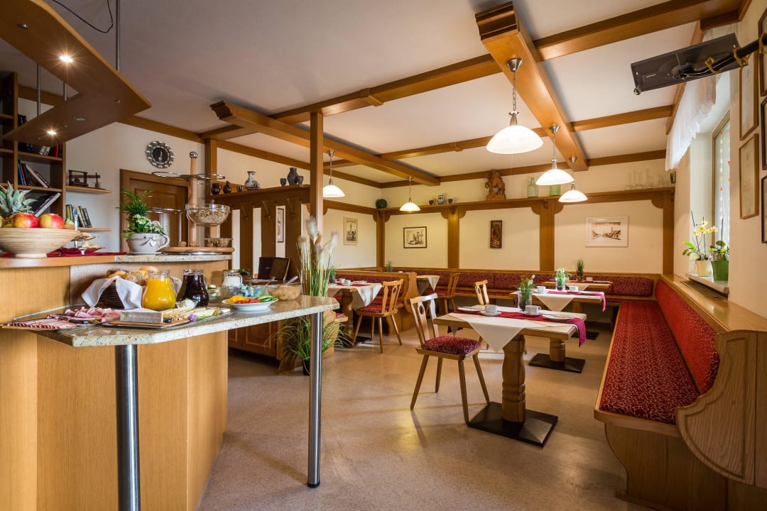 Frühstücksraum mit Buffet Haus Martin - Weingut Schneeberger