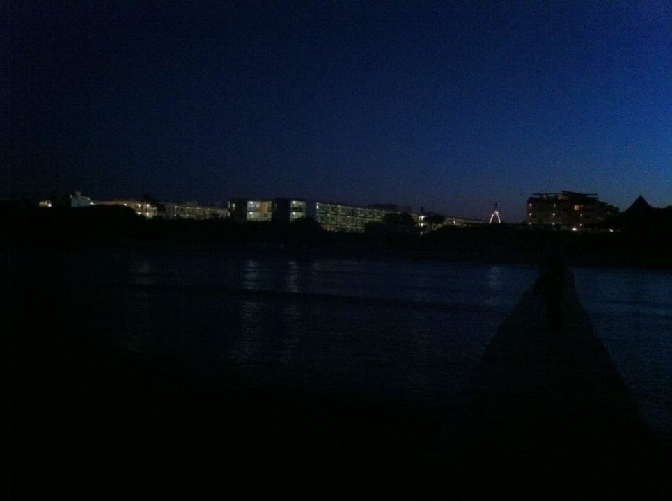 Das Hotel von der Seebrücke fotografiert Iberostar Selection Albufera Park