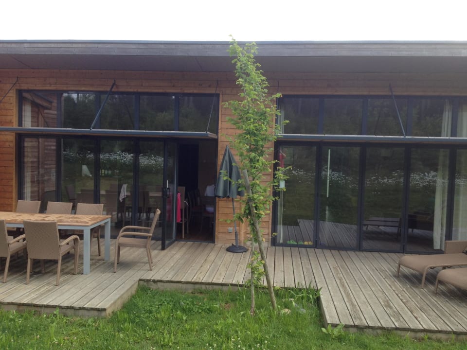Blick auf die Terrasse Center Parcs Les Trois Forêts