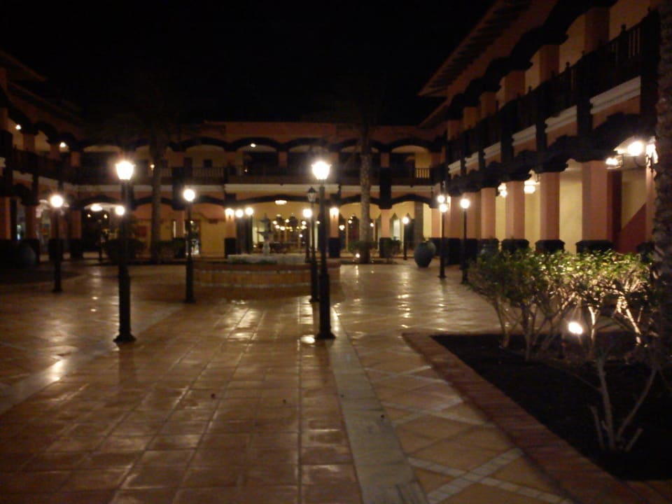 Der Innenhof beim à-la-carte-Restaurant H10 Rubicón Horizons Collection