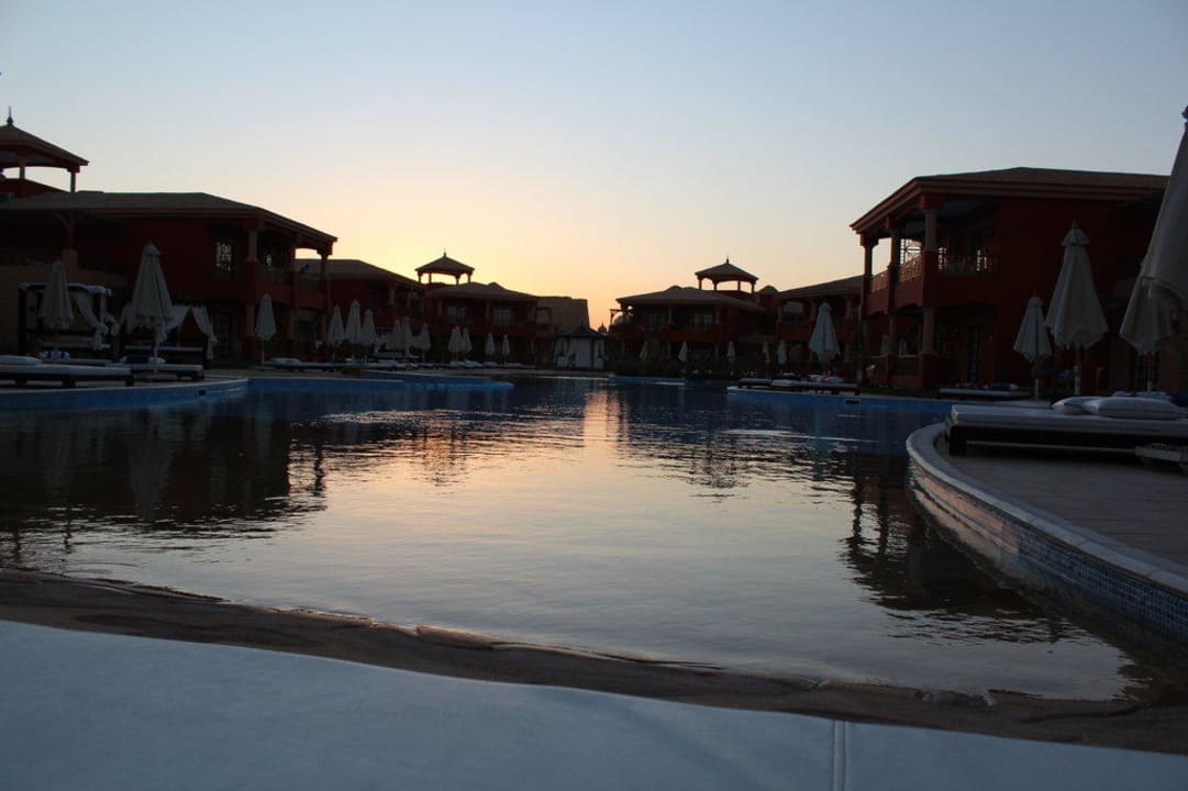 На рассвете Pickalbatros Alf Leila Wa Leila Resort - Neverland Hurghada