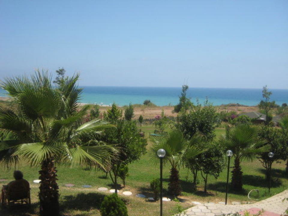 Вид с первого корпуса отеля Hotel Club Life Kizilot