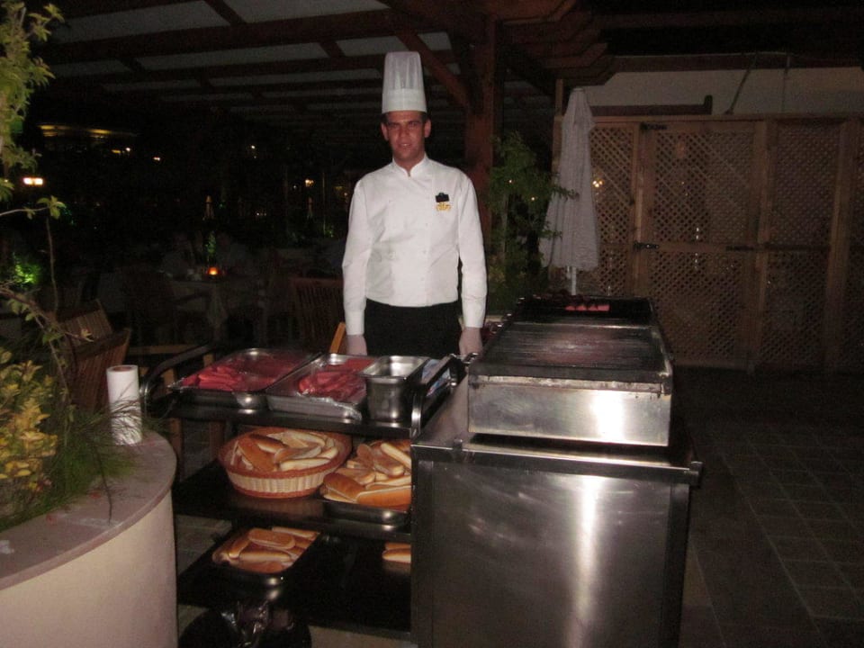 Animatie en BBQ Diamond Excellence Resort & Spa