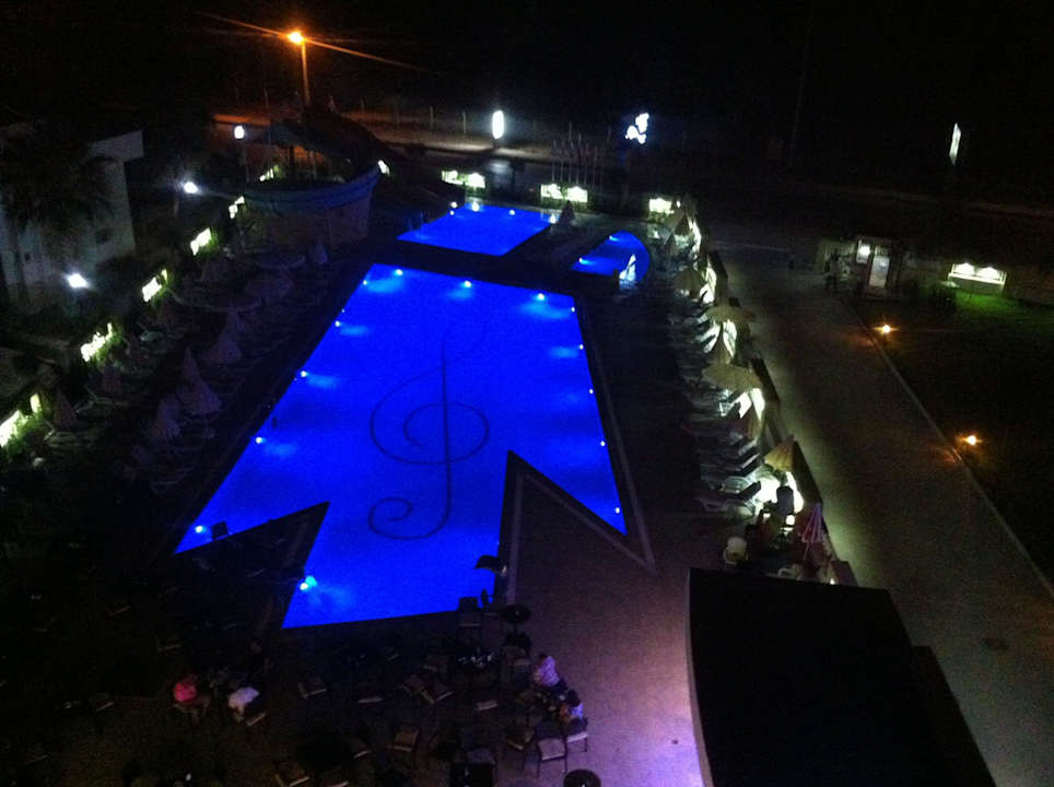 Poolanlage + Rutsche Maya World Park Hotel