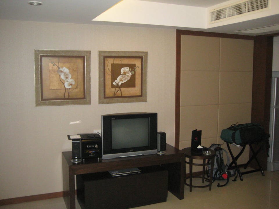 TV, DVD Player und Stereoanlage Hotel FuramaXclusive Sathorn