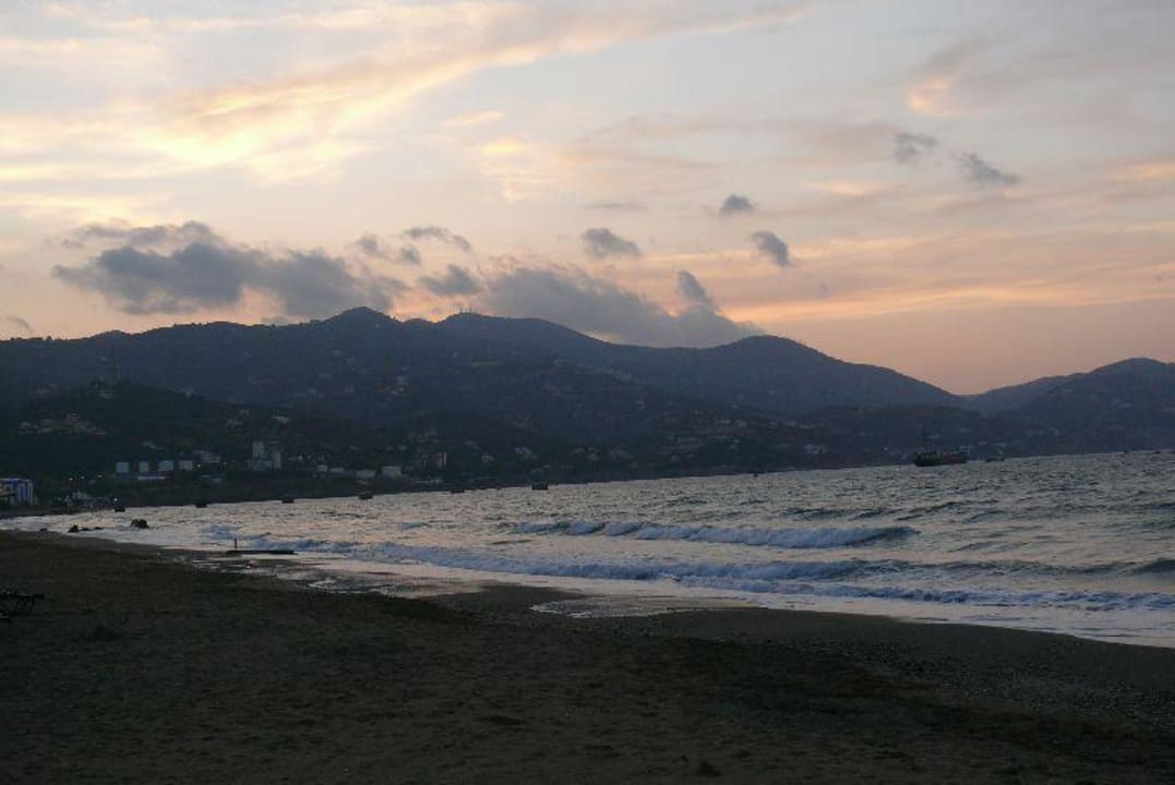 Zachód słońca Apollonia Beach Resort & Spa