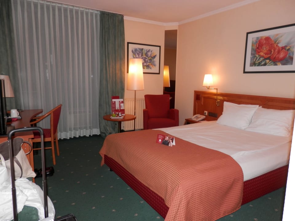Blick aufs Bett Leonardo Hotel Hannover Airport