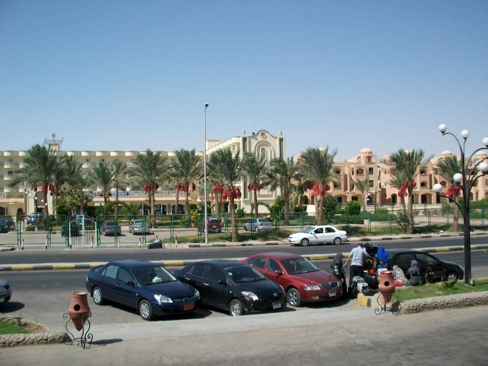 Hotel auf der anderen Straßenseite Riviera Aqua Park Resort