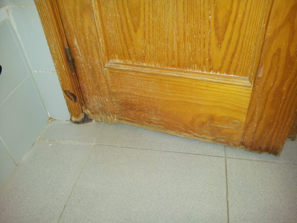 Badtür verfault BLUESEA Lagos de Cesar