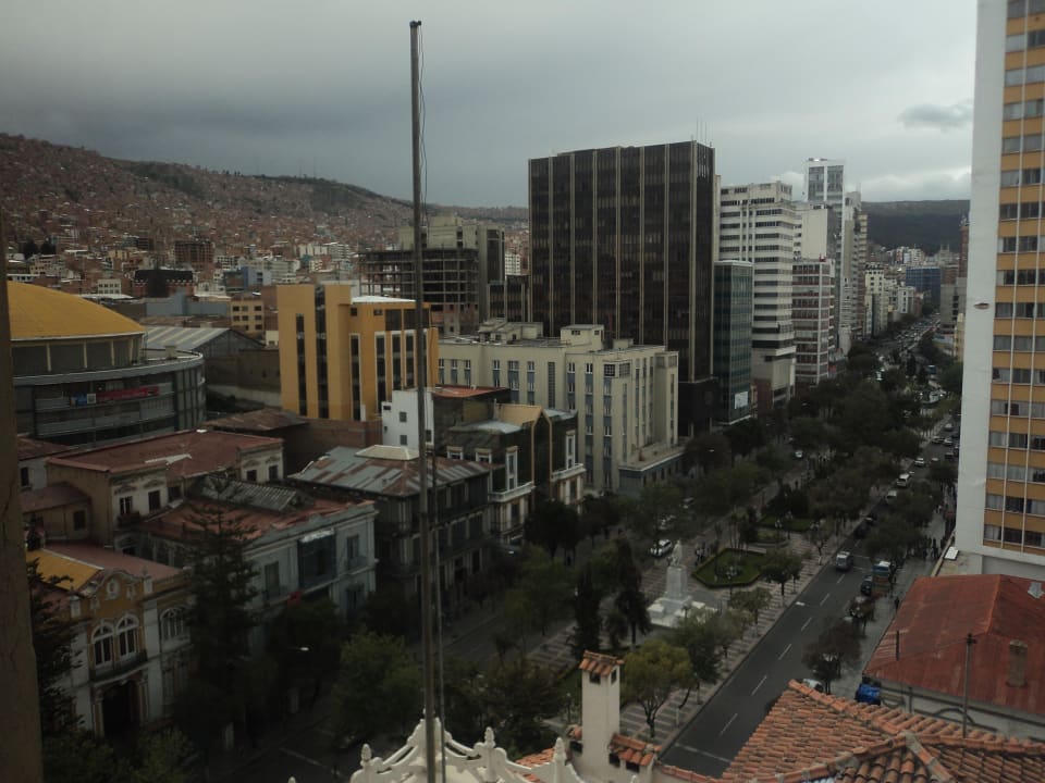 Hauptstrasse vorm Hotel Radisson Plaza Hotel La Paz