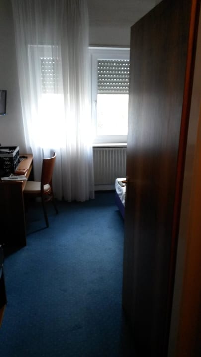 Blick vom Vorraum ins Zimmer Arthotel ANA Eden