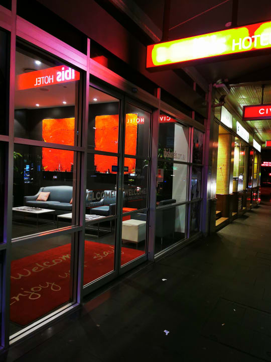 Außenansicht Ibis Hotel World Square