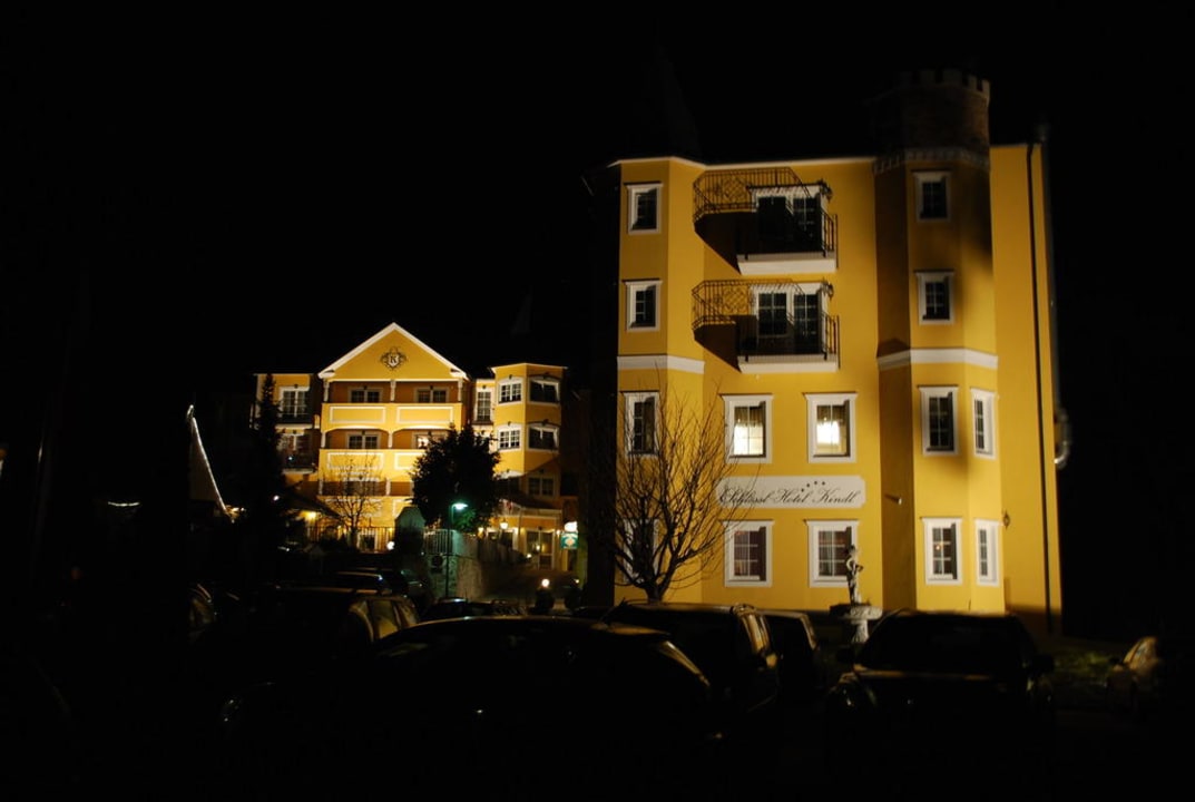 Außenansicht bei Nacht Schlössl Hotel Kindl