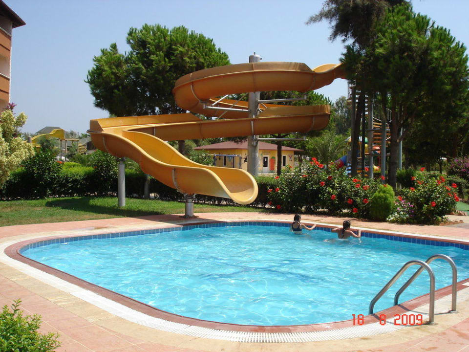Pool mit Rutsche Club Turtas Beach Hotel