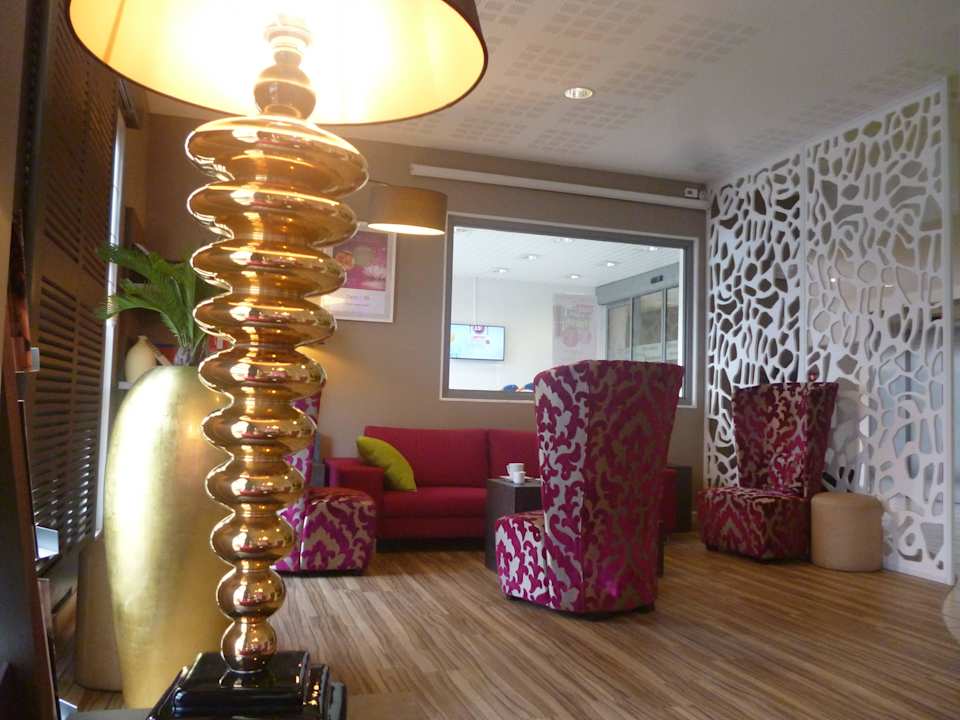 Lobby Hotel Campanile Roissy Le Mesnil Amelot