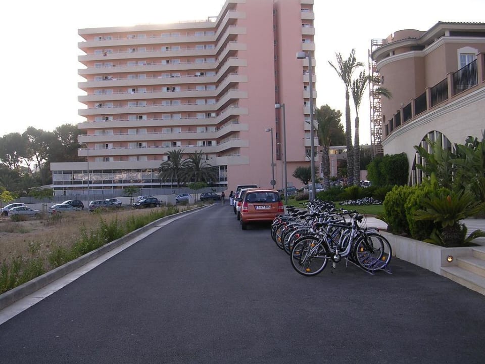 Blick vom Ausgang Grupotel Playa de Palma Suites & Spa