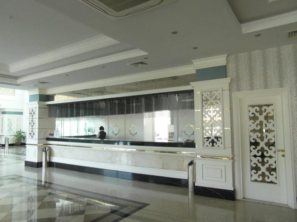 - Karmir Resort & Spa