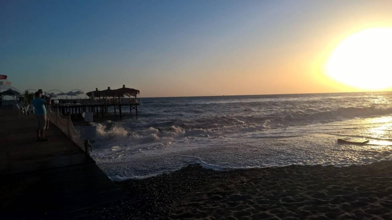 Sonne geht im Meer unter  Hotel Club Nena