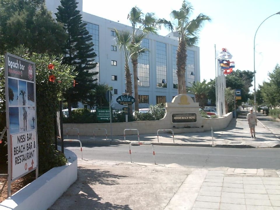 Adams Beach (Vorderansicht) Adams Beach Hotel