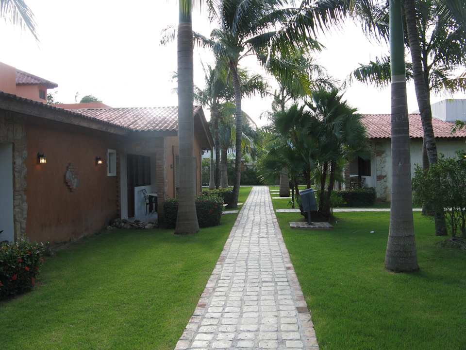 Weg zum Bungalow Villas Bavaro Resort & Spa