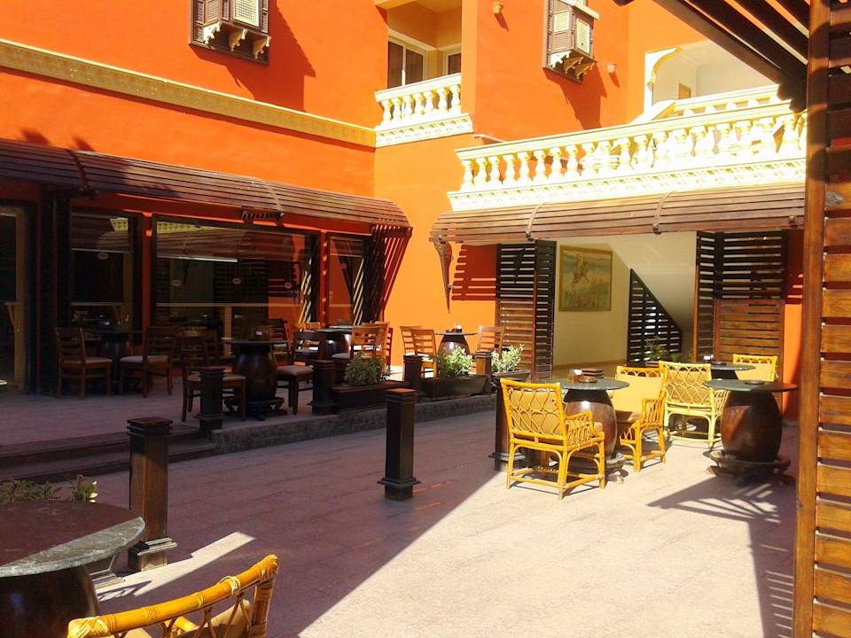 Улица двенадцати баров Pickalbatros Alf Leila Wa Leila Resort - Neverland Hurghada