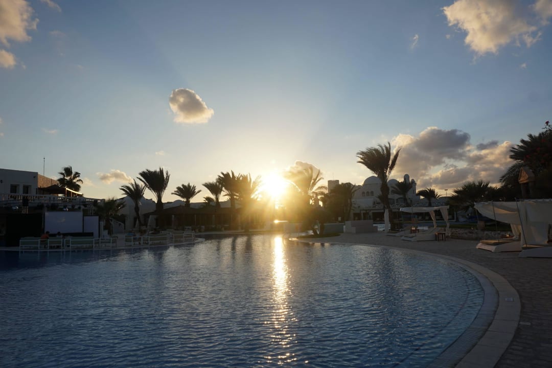 Sonnenuntergang am Pool. ROBINSON DJERBA BAHIYA