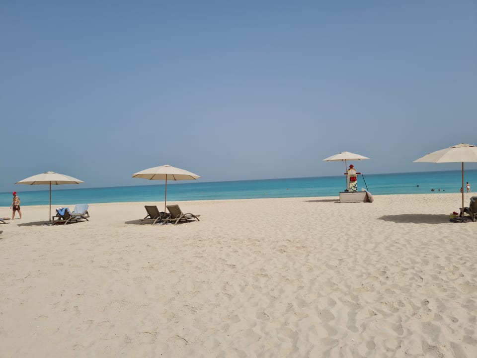 Strand Saadiyat Rotana Resort &  Villas