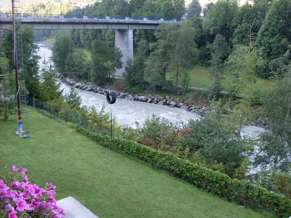 Garten, Kletterturm, Seilbahn, Fluss Ferienhaus Ebene