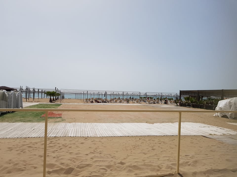 Strand Well Palace Side