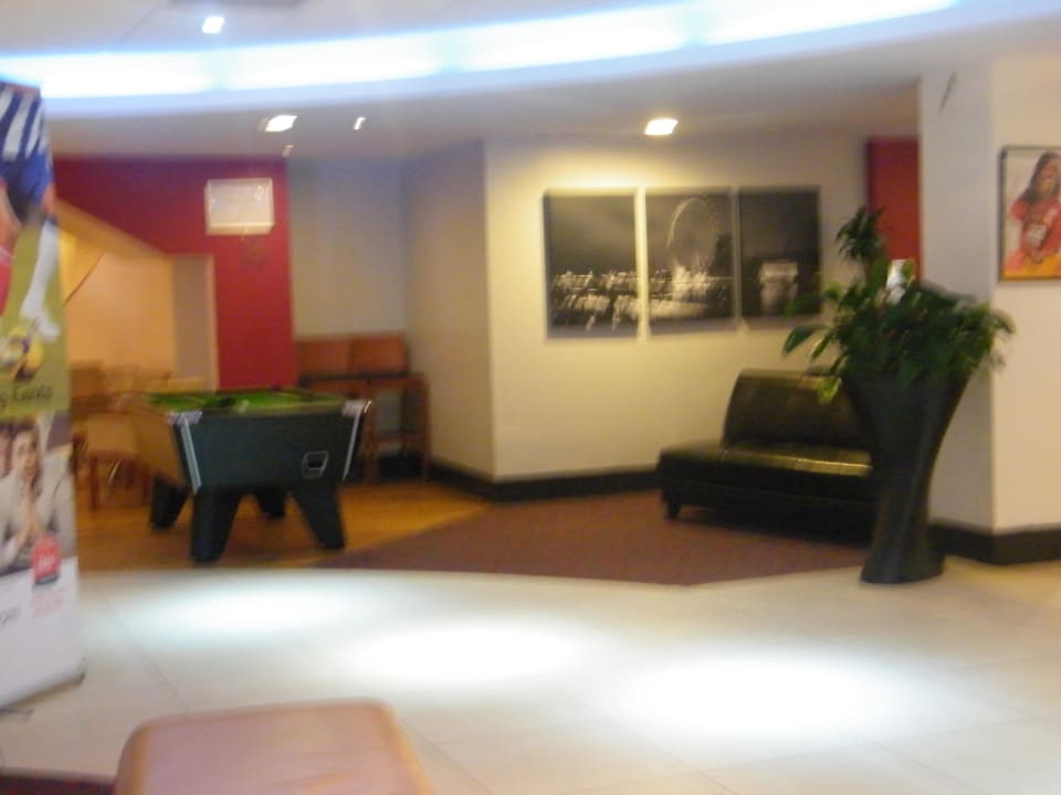 Lobbybereich Ibis London Heathrow Airport