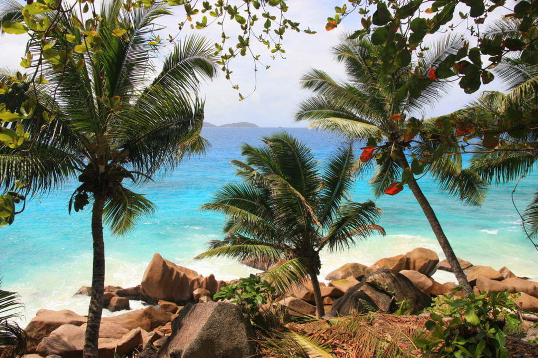 Felsenküste vor dem Hotel Hotel Patatran Village