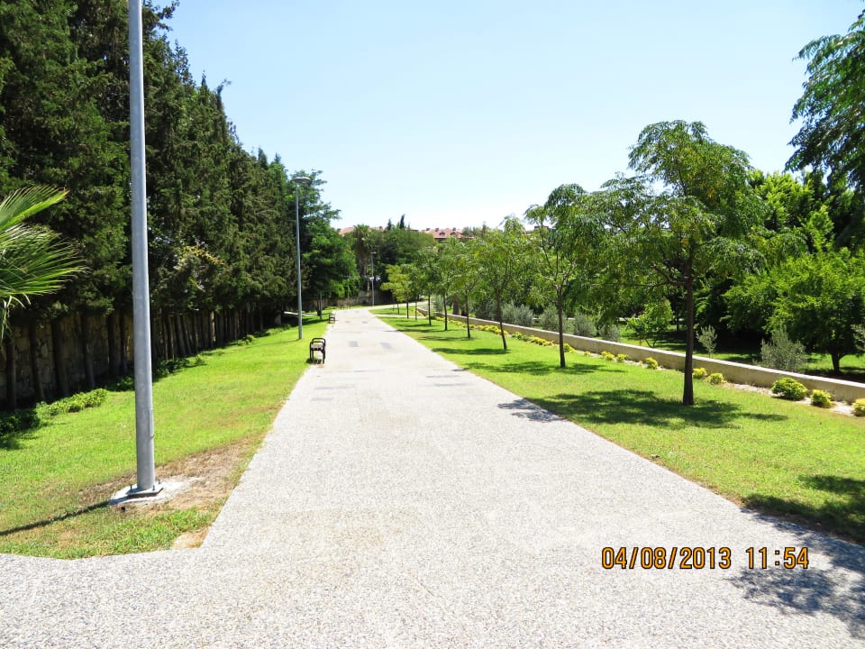 Weg zum Strand Club Grand Side