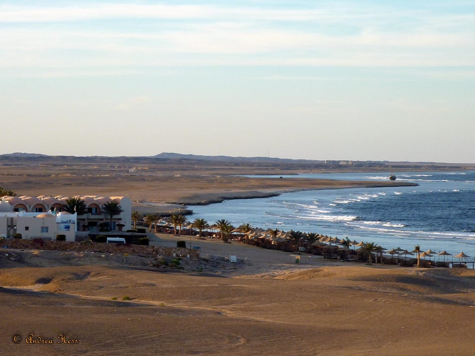 Blick vom Turm - Nachbarstrand und Hotel Steigenberger Coraya Beach - Adults only