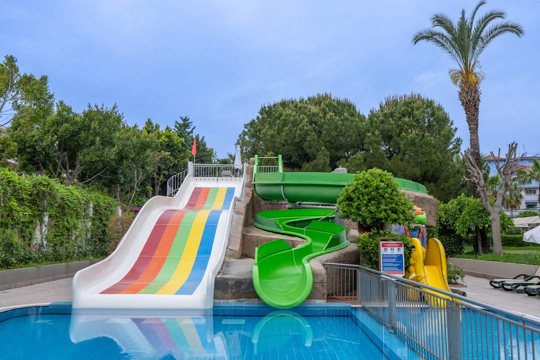 Pool Side Breeze Hotel