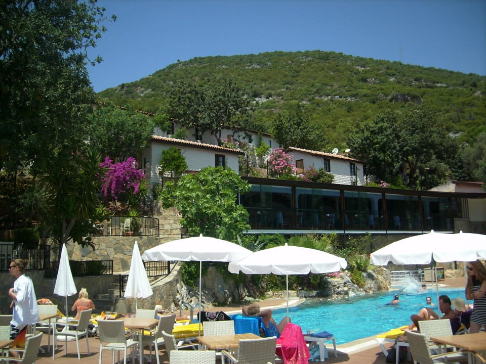 Blick aof Pool und Restaurant La Finca Marina