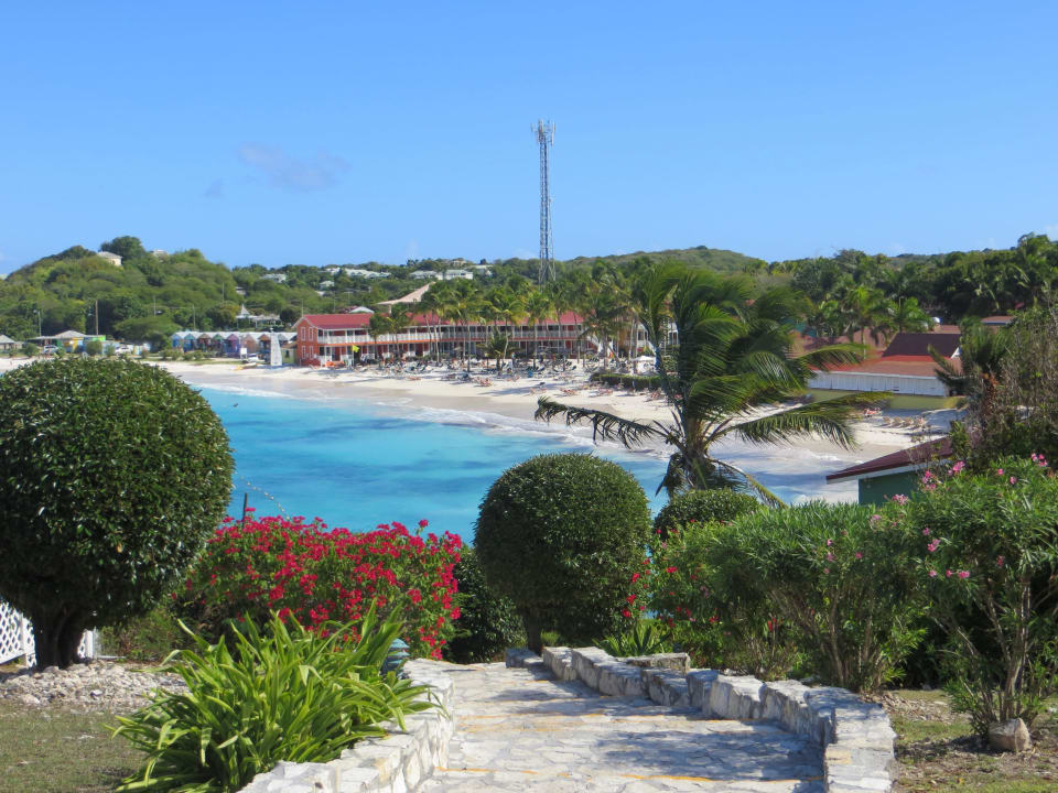 Blick aufs Hotel - Weg vom/zum Oathouse Pineapple Beach Club