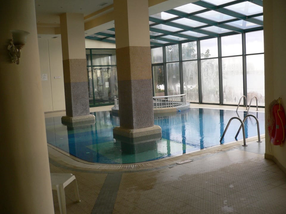 Hallenbad mit Säulen Aska Hotel Just in Beach