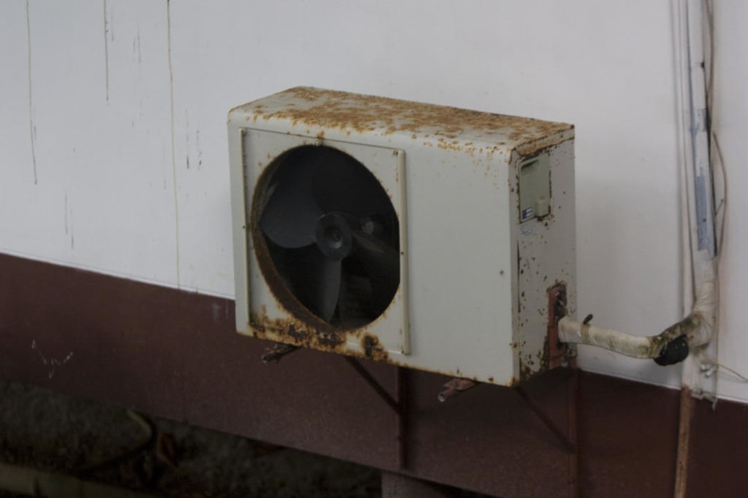 Ausblick auf die Klimaanlagen Hotel Coral Island Resort