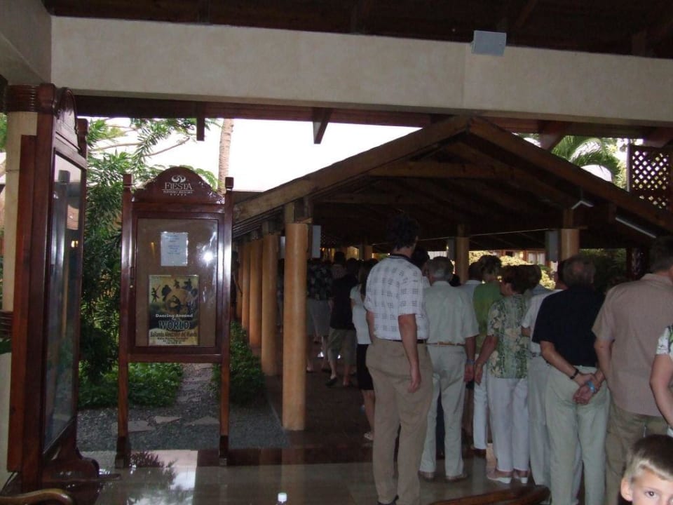 lange Schlangen beim Abendessen Grand Palladium Select Bávaro Resort & Spa