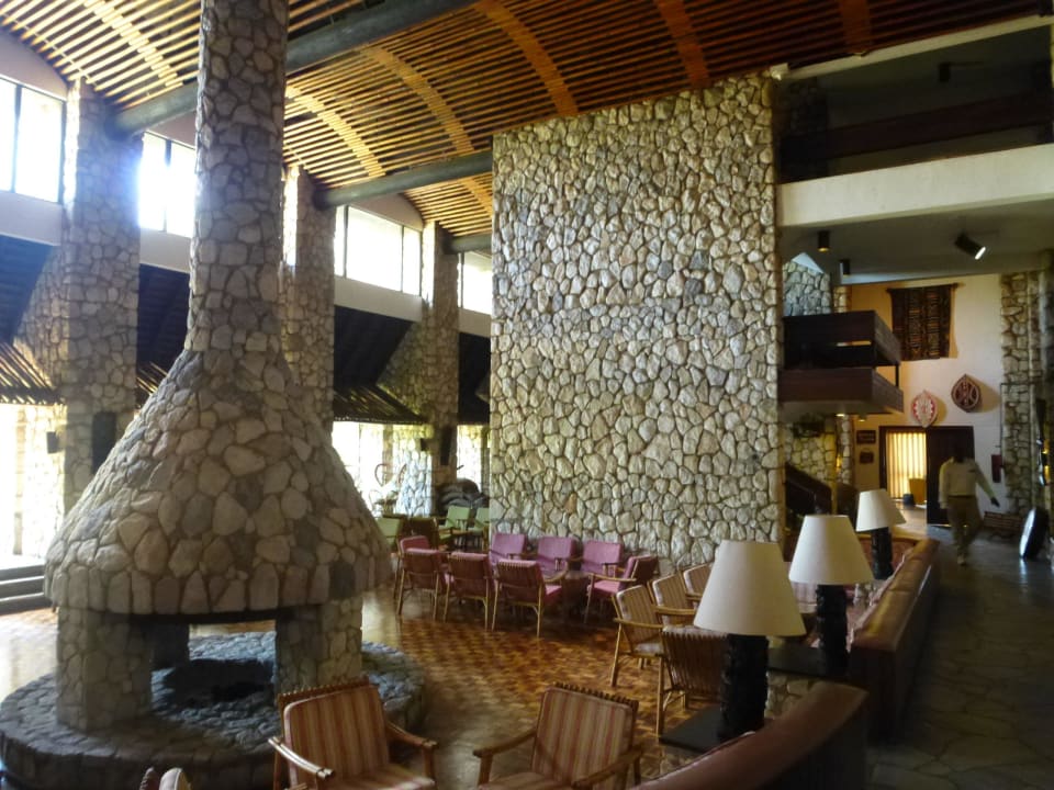 Hier kann man abens schön sitzen Taita Hills Safari Resort & Spa