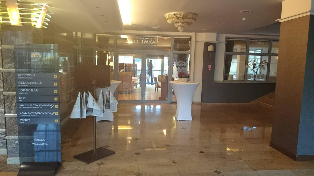 Wejście do restauracji Hotel Słoneczny Młyn