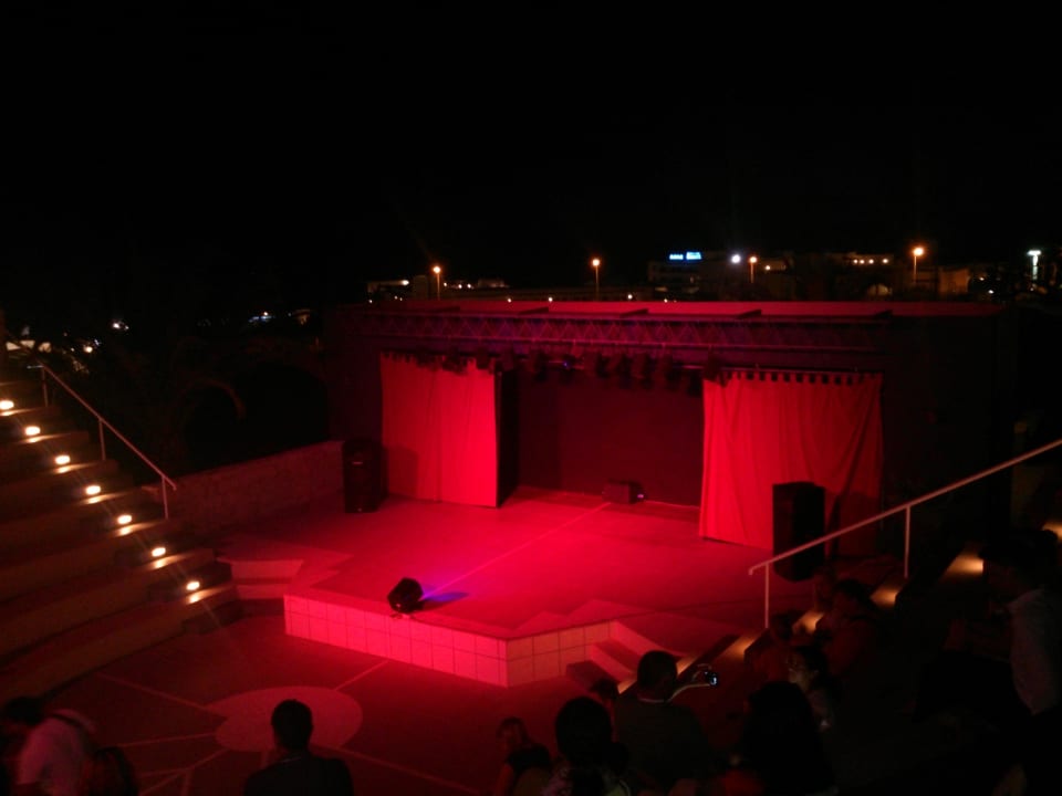 It`s showtime Grand Hotel Holiday Resort