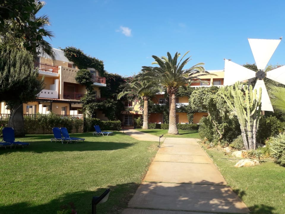 Gartenanlage Anissa Beach & Village