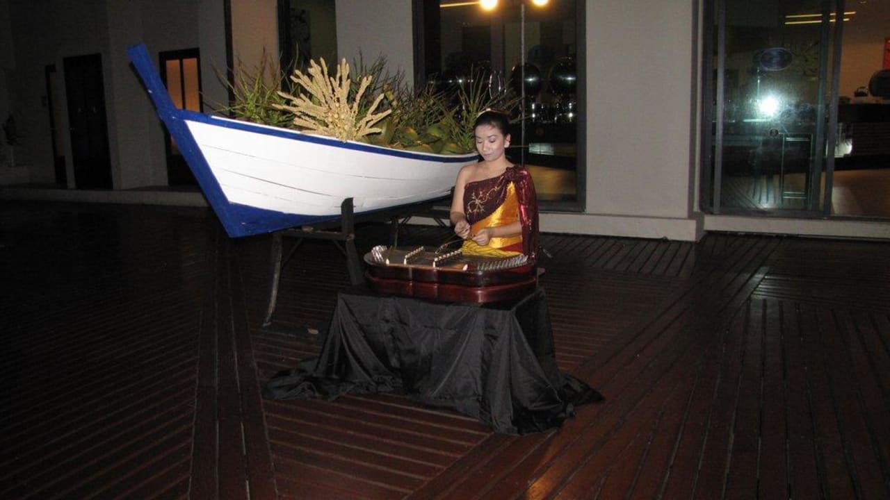 Musikalische Unterhaltung beim Abendessen Ramada Resort by Wyndham Khao Lak