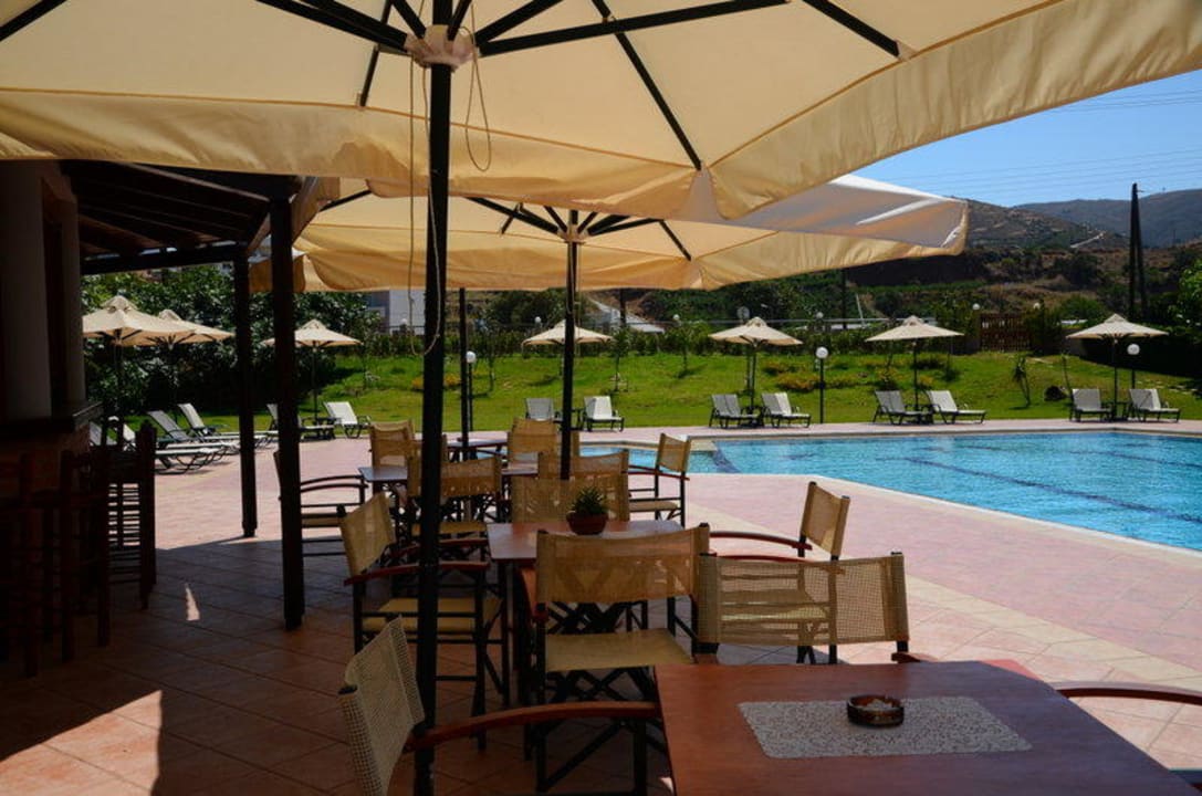 Bar przy basenie Hotel Peli