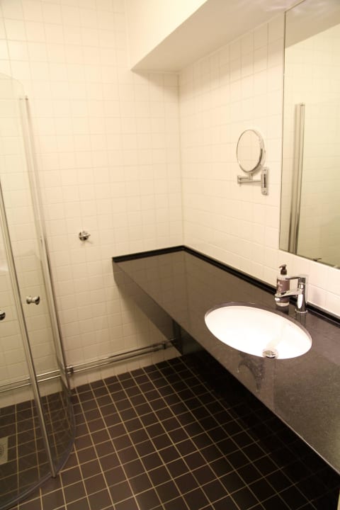 Bad des Superior-Zimmers Clarion Collection Hotel Wellington