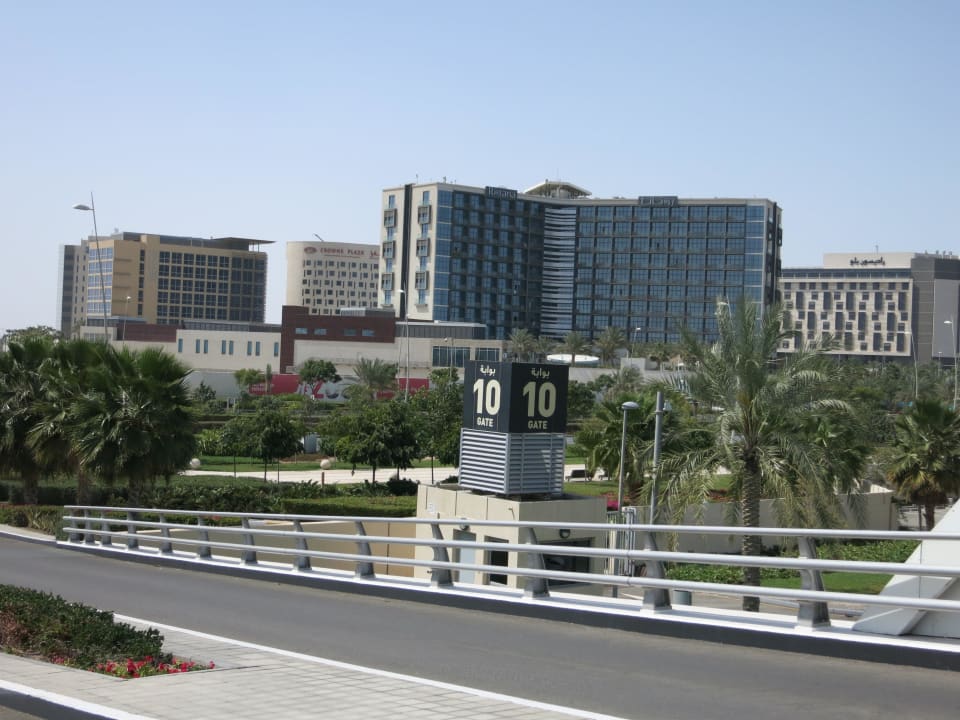 Weitblick zum Hotel Crowne Plaza Hotel Yas Island