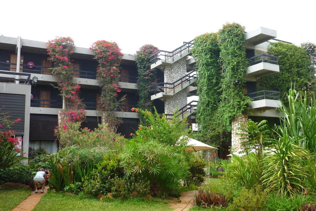 Gartenseite der Lodge Taita Hills Safari Resort & Spa